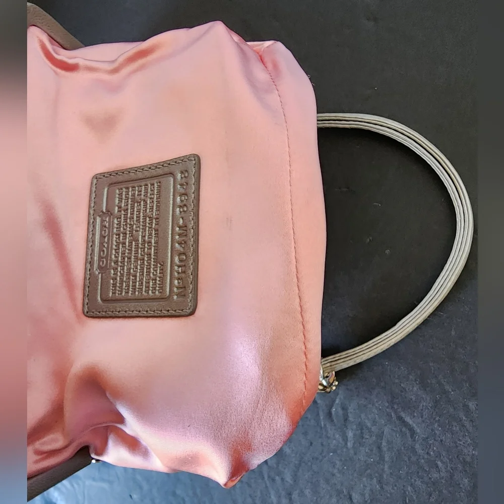 Coach Rare Vintage Pink Optic Signature Lurex Framef Kisslock Bag 2004, 8948 - Picture 13 of 14